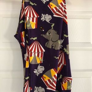 LuLaRoe Tall & Curvy Leggings RARE Circus/Elephant